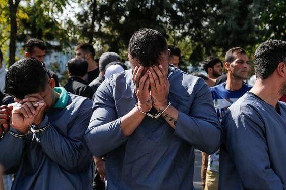 دستگیری چهار نفر از اراذل و اوباش شهرقدس دستگیری چهار نفر از اراذل و اوباش شهرقدس