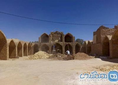 بازسازی حسینیه قلعه بهاباد آغاز شد